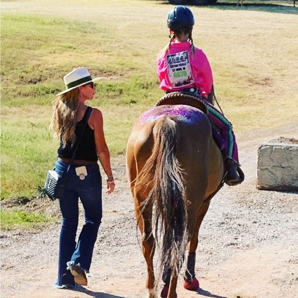 Meet your Posher, Robyn - Picture 3 of 5